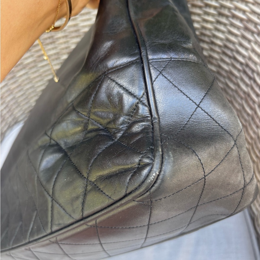 Authentic CHANEL vintage black lambskin leather shopping tote - Picture 7 of 16